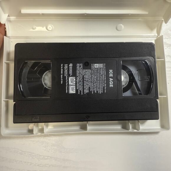 Ice Age (2002) VHS Clamshell Movie Tape Scrat’s Missing Adventure Tested - Picture 3 of 3